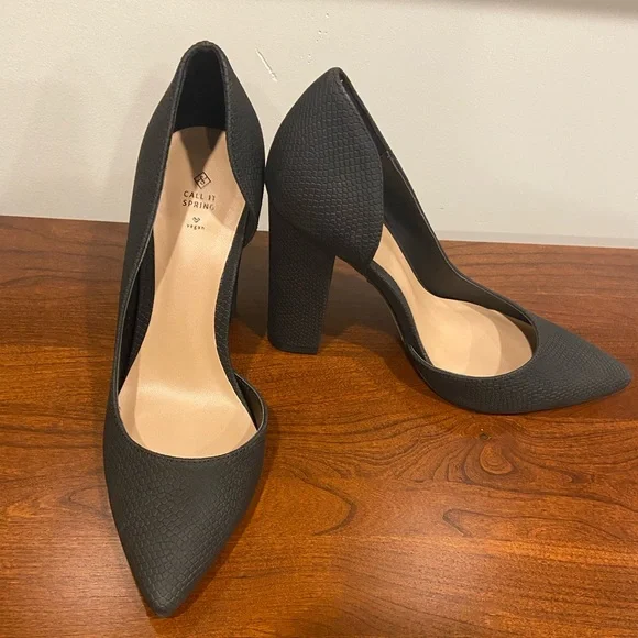 Black Spring heels - Picture 2 of 3